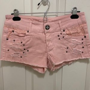 Adorable pink short shorts! 🫦